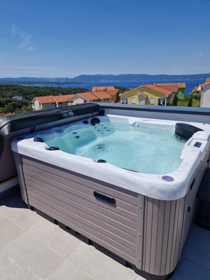 Apartments Terra Sun With Private Pool Or Jacuzzi Njivice Exteriör bild