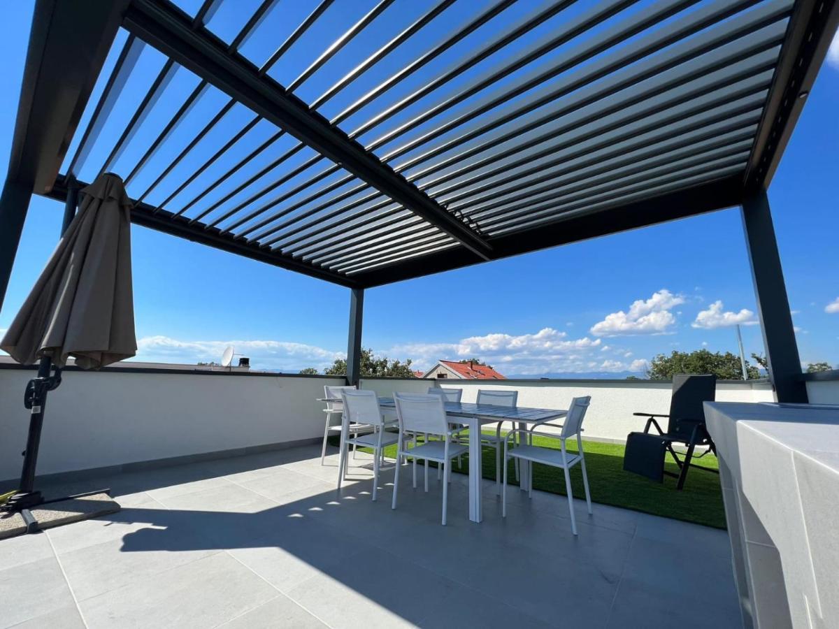 Apartments Terra Sun With Private Pool Or Jacuzzi Njivice Exteriör bild