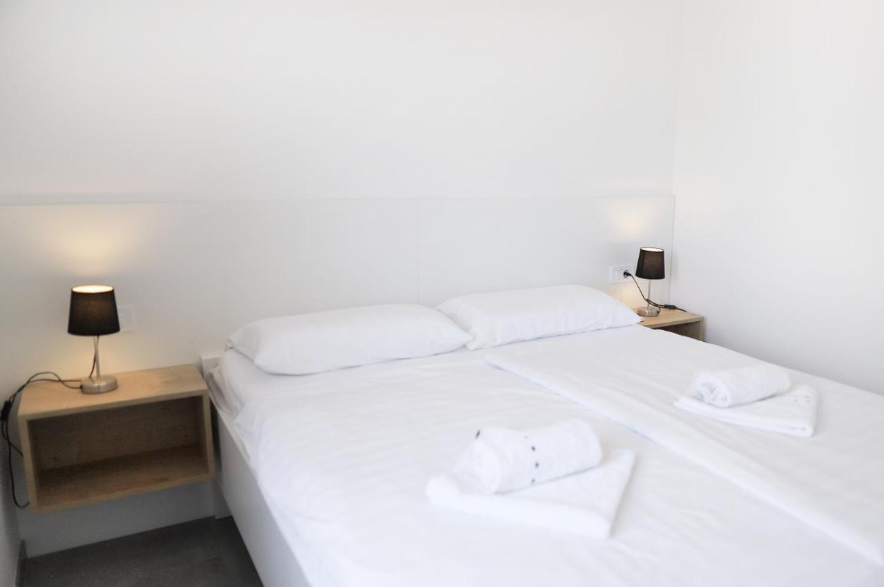 Apartments Terra Sun With Private Pool Or Jacuzzi Njivice Exteriör bild