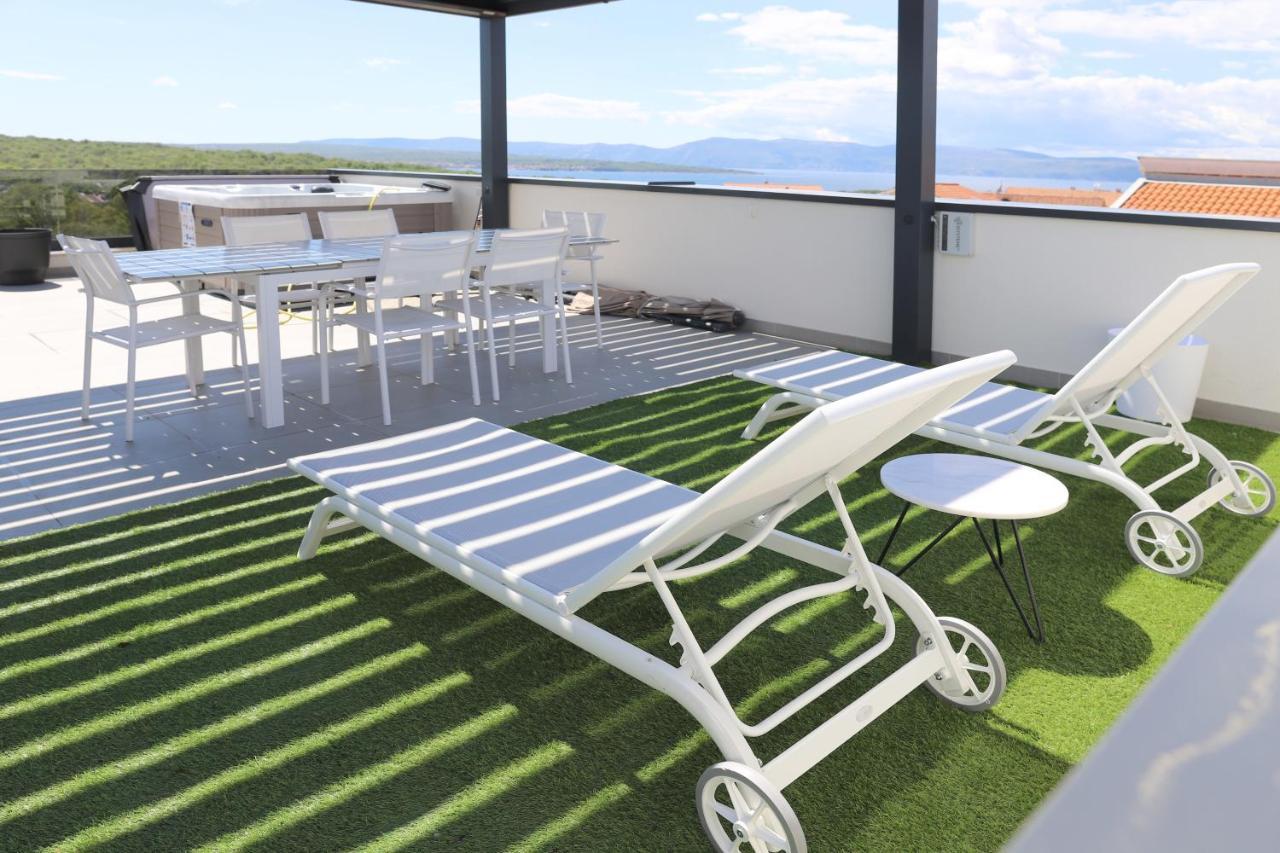 Apartments Terra Sun With Private Pool Or Jacuzzi Njivice Exteriör bild
