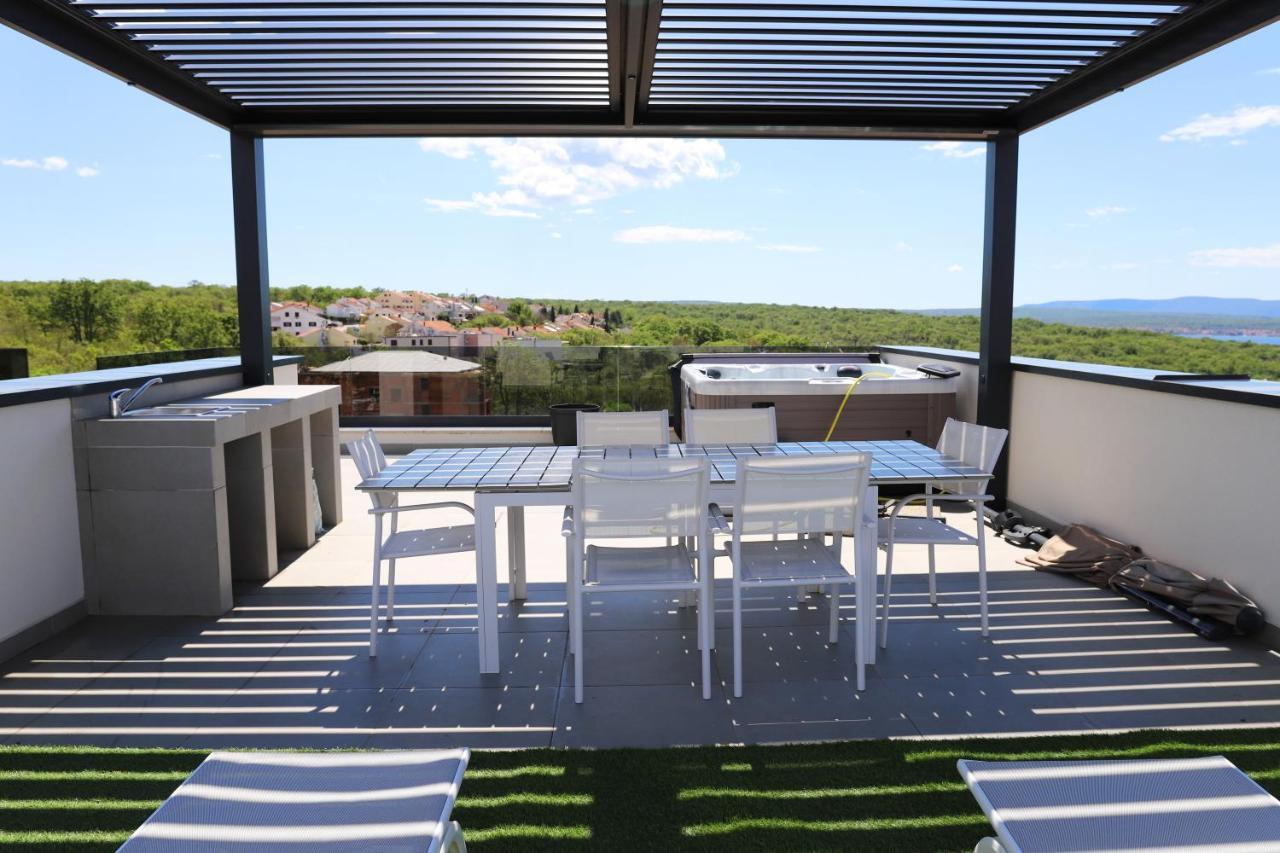 Apartments Terra Sun With Private Pool Or Jacuzzi Njivice Exteriör bild