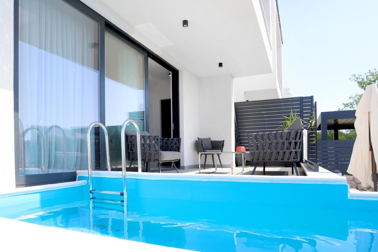 Apartments Terra Sun With Private Pool Or Jacuzzi Njivice Exteriör bild